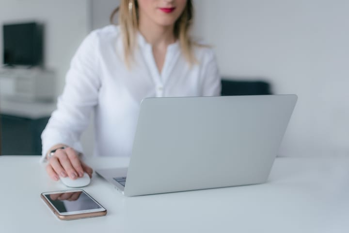 woman-researching-on-computer